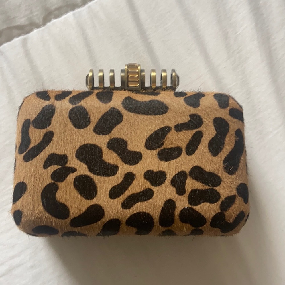 C.Wonder Leopard Clutch